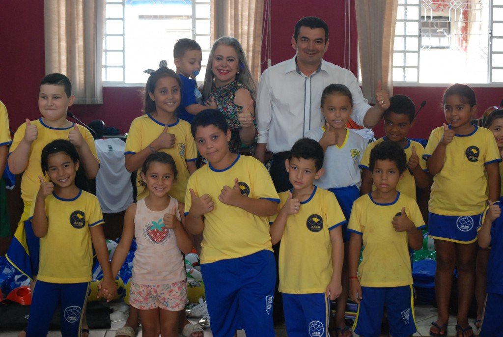 ENTREGA DE MATERIAIS ESPORTIVOS