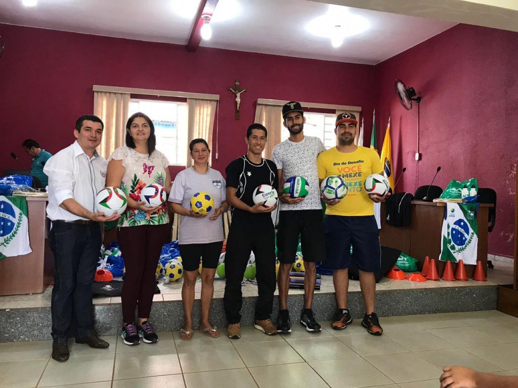 ENTREGA DE MATERIAIS ESPORTIVOS