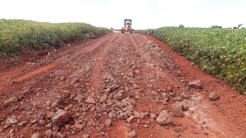 PREFEITURA REALIZA MANUTENÇÃO E CASCALHAMENTO ESTRADA 700 ALQUEIRES