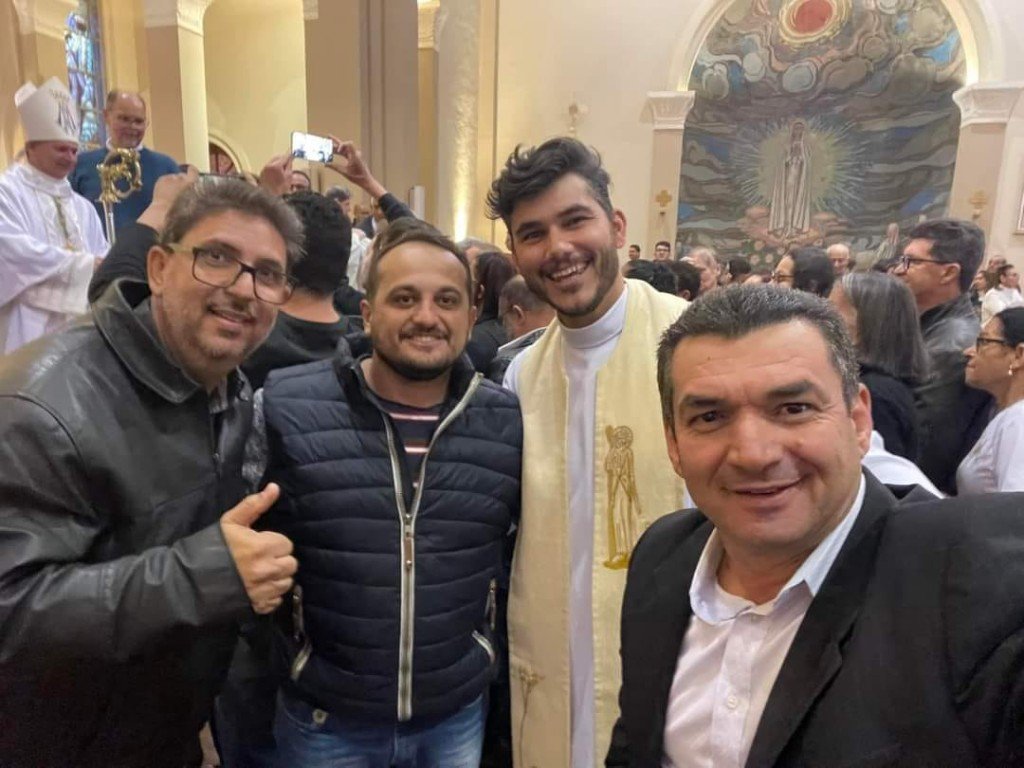 O prefeito Edimar Santos participou da Celebração Eucarística de Início de Ministério Pastoral do novo bispo da Diocese de Cornélio Procópio.