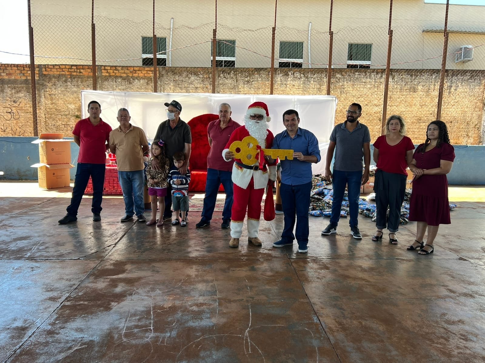 PAPAI NOEL, ENTREGA DE BRINQUEDOS , ENTREGA DE KITS E SORTEIO AOS SERVIDORES MUNICIPAIS EM SANTA CECÍLIA DO PAVÃO