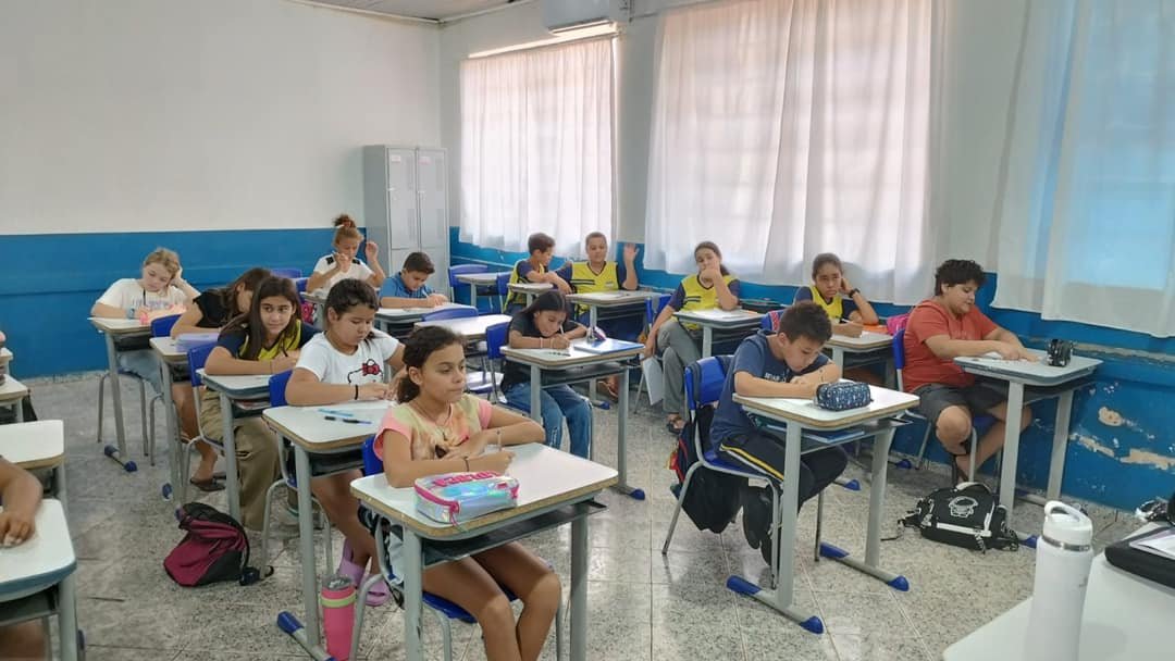 Os estudantes do 5º Ano A realizaram hoje um simulado para Prova Paraná.